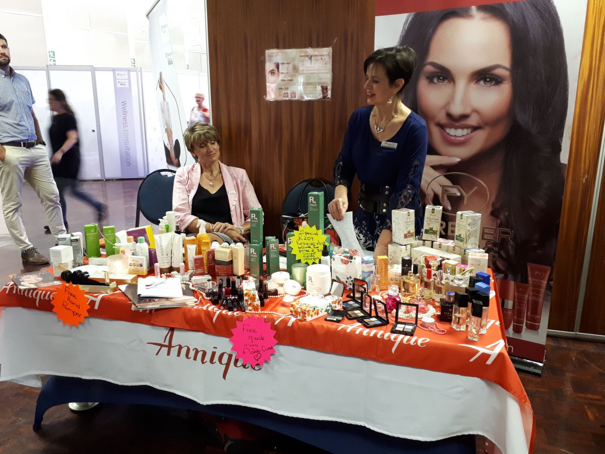 Annique table
