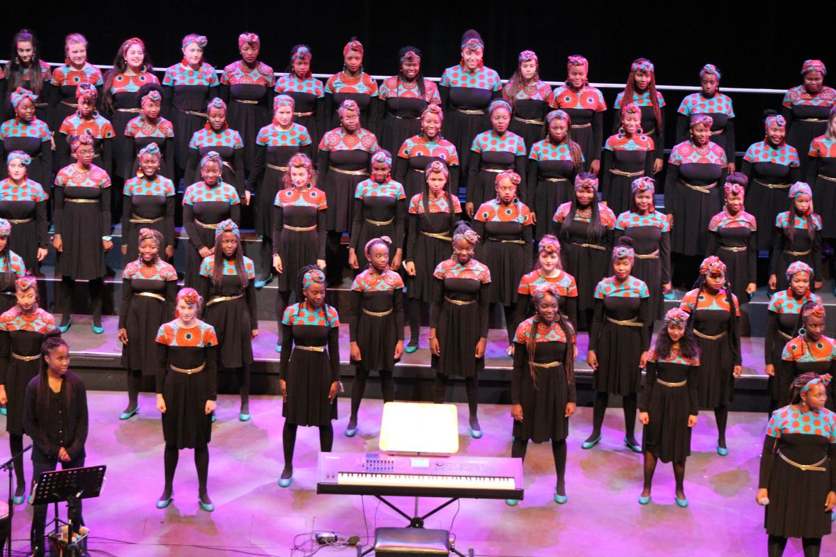 Choir dance