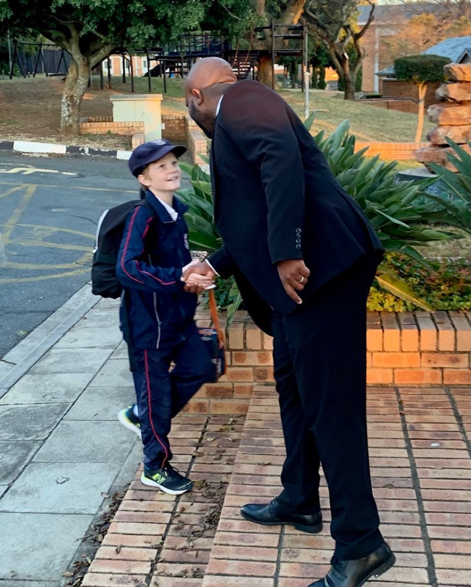 Sm greeting student