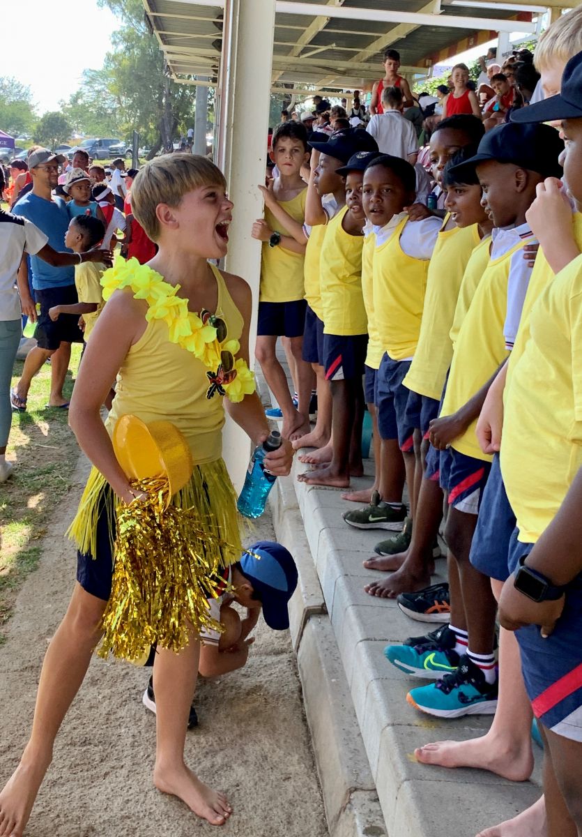 Yellow cheerleaders