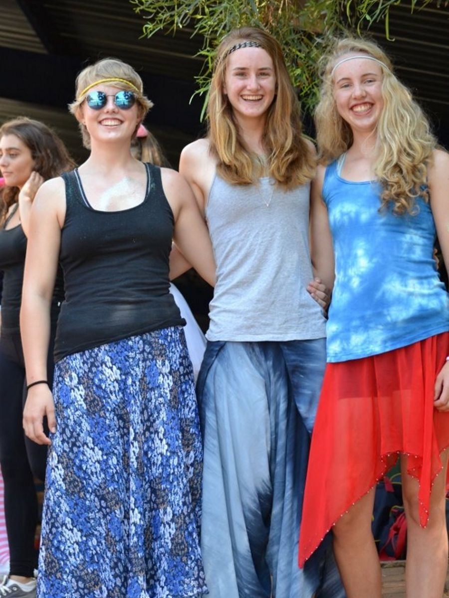 U16s (632x1024)
