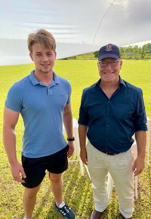 8 B7 D4 EEF 13 FD 41 E2 B912 E97 DD4 F09 A40 1 105 c