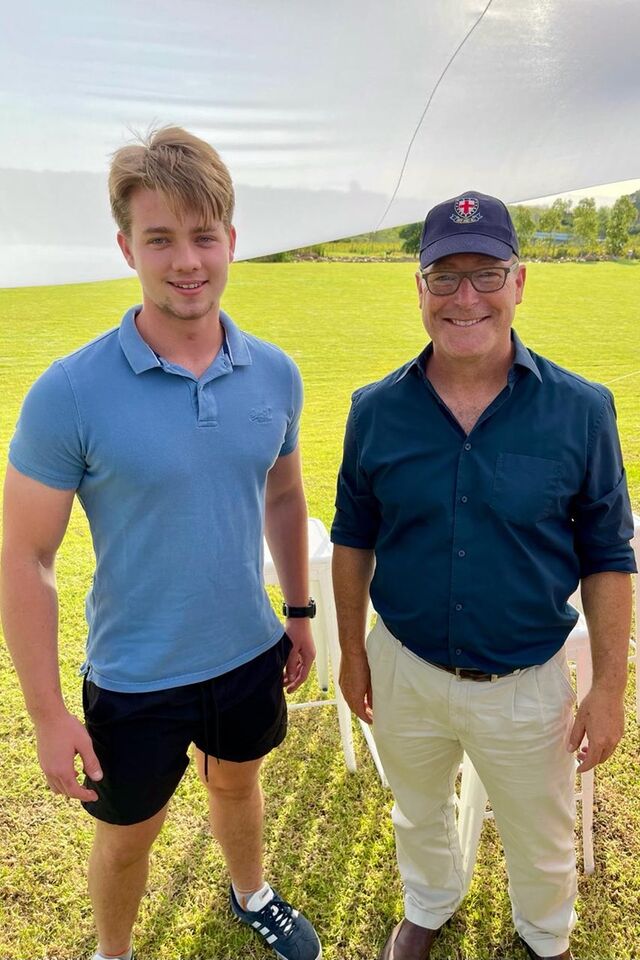 8 B7 D4 EEF 13 FD 41 E2 B912 E97 DD4 F09 A40 1 105 c