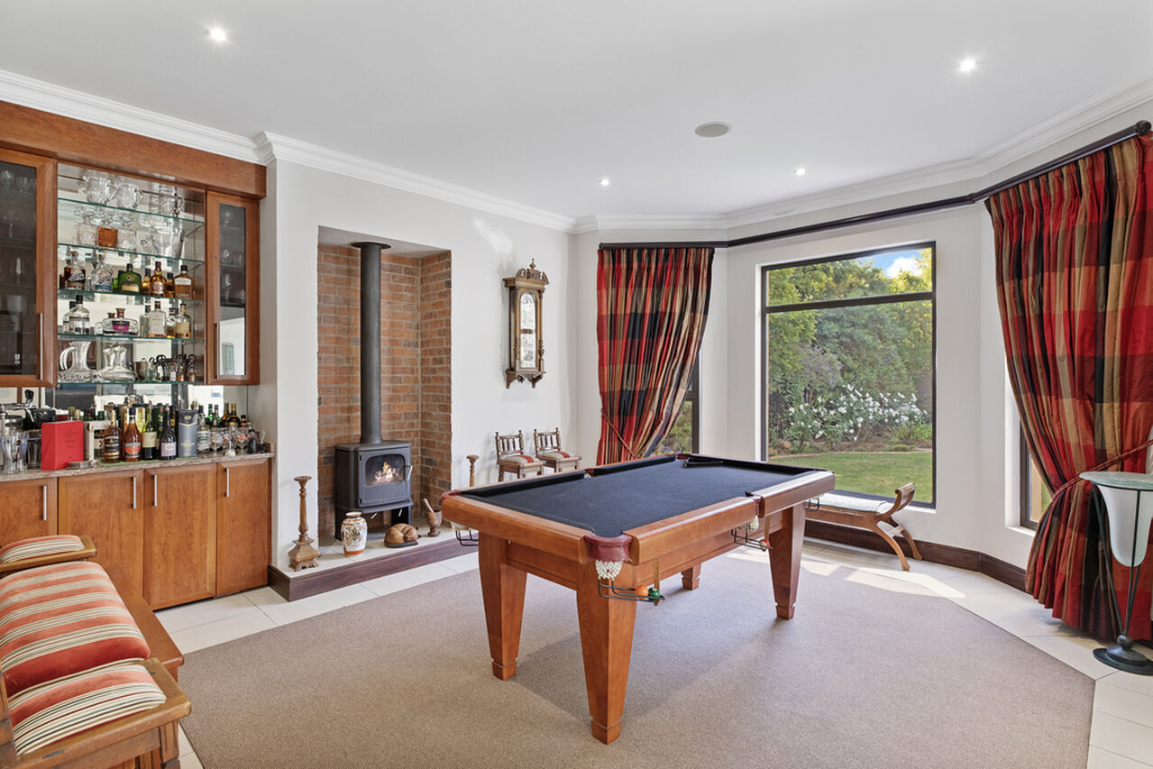 Four bedroom cluster Pub Pool Room