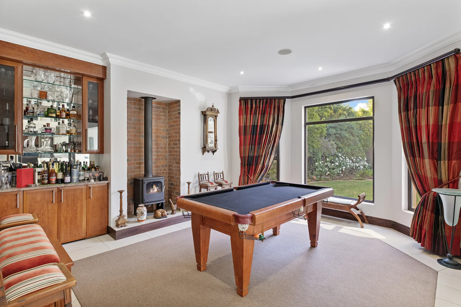Four bedroom cluster Pub Pool Room