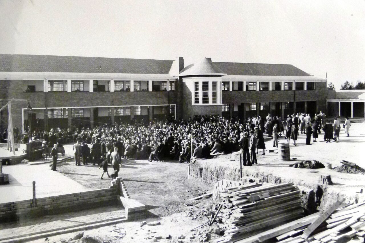 1953 Official opening 8