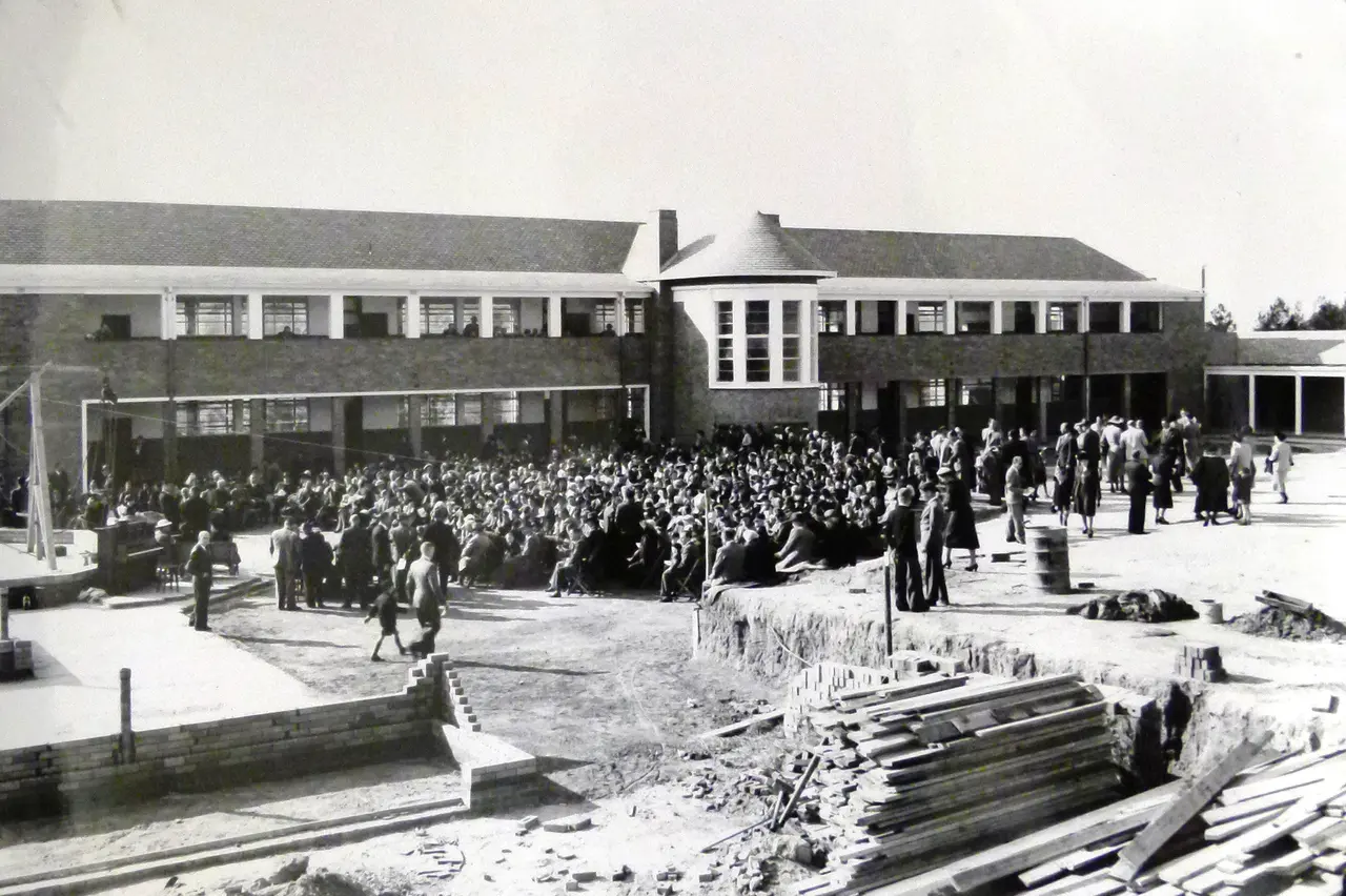 1953 Official opening 8