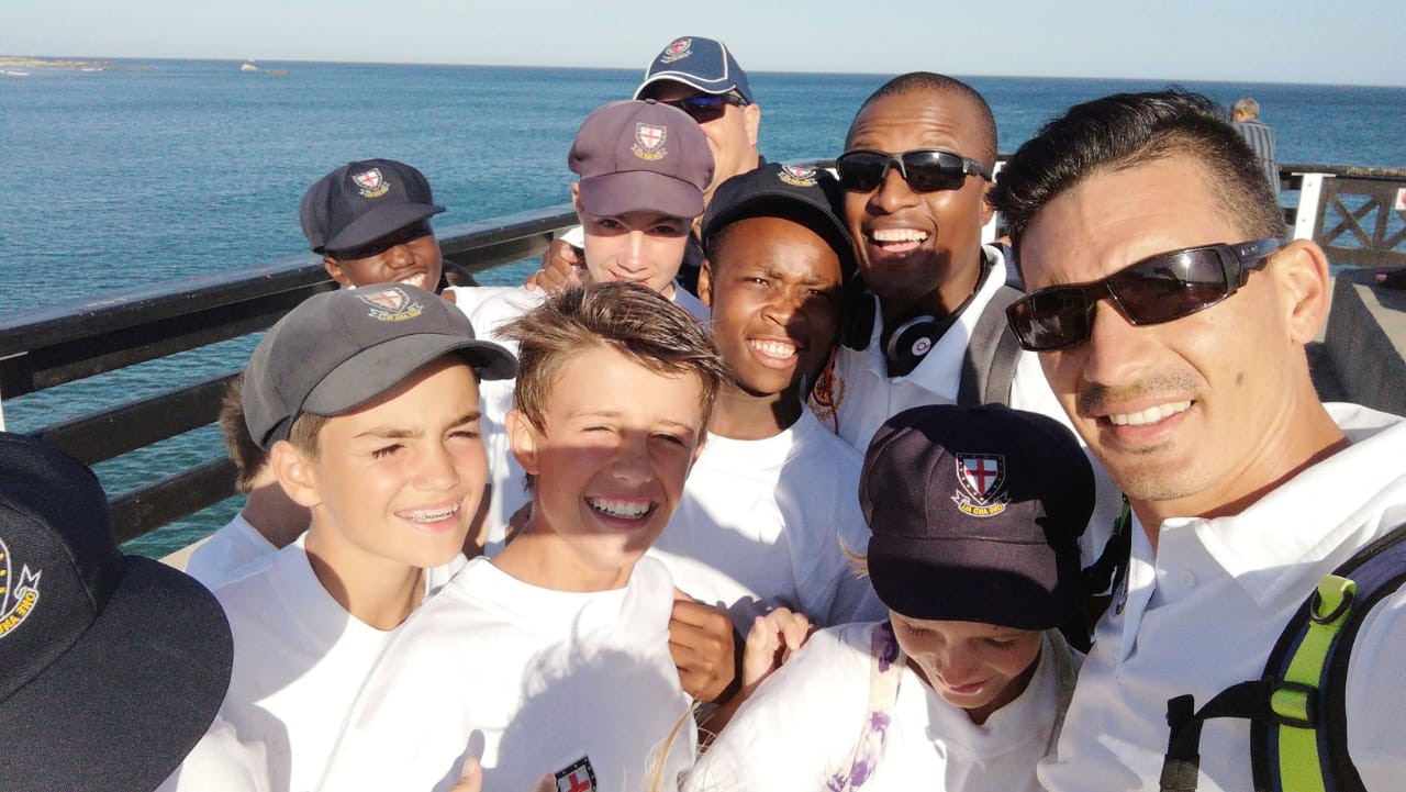 RI_Selfie_with_team