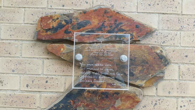 plaque_640x360