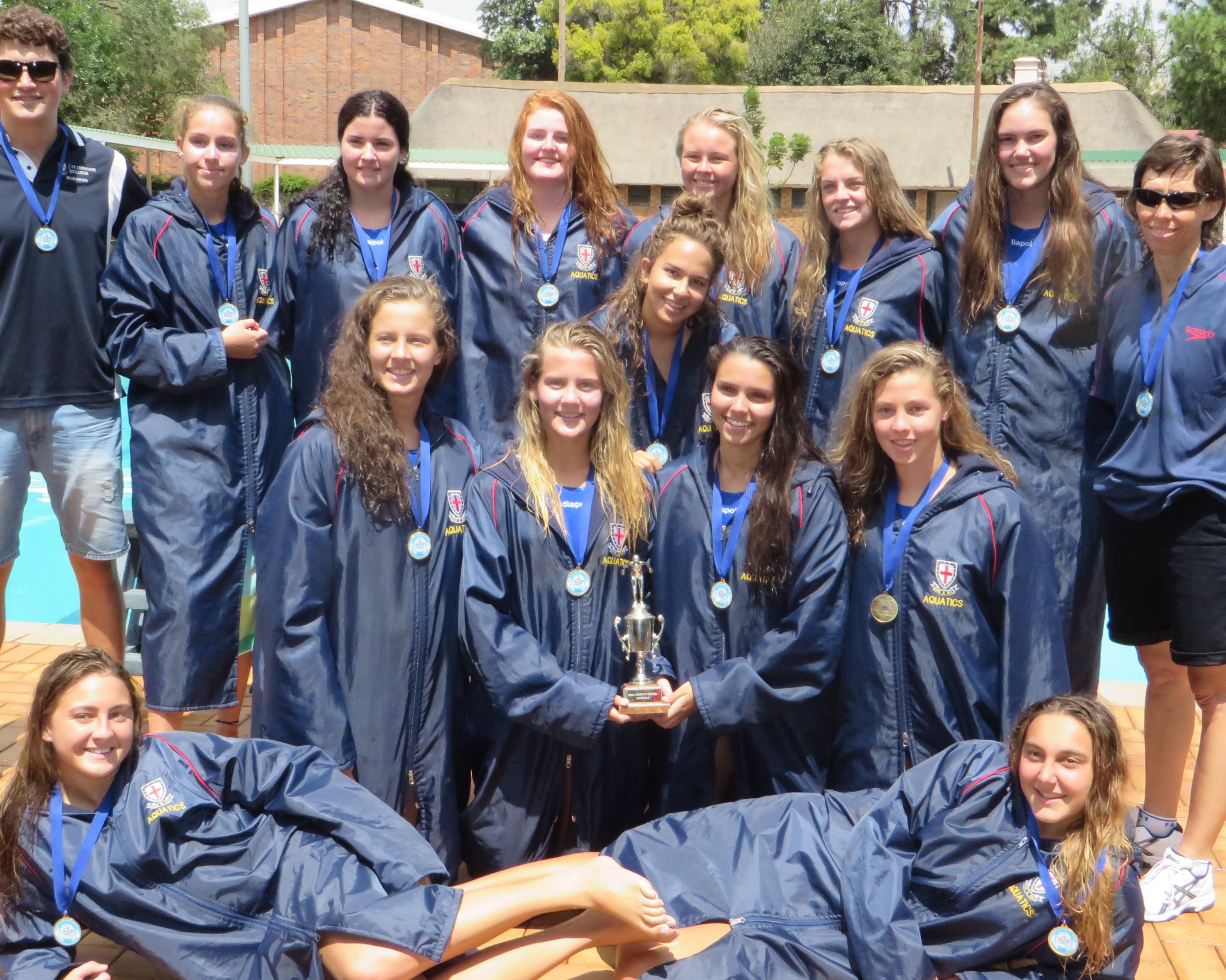 national_aquatics_champions_with_the_trophy